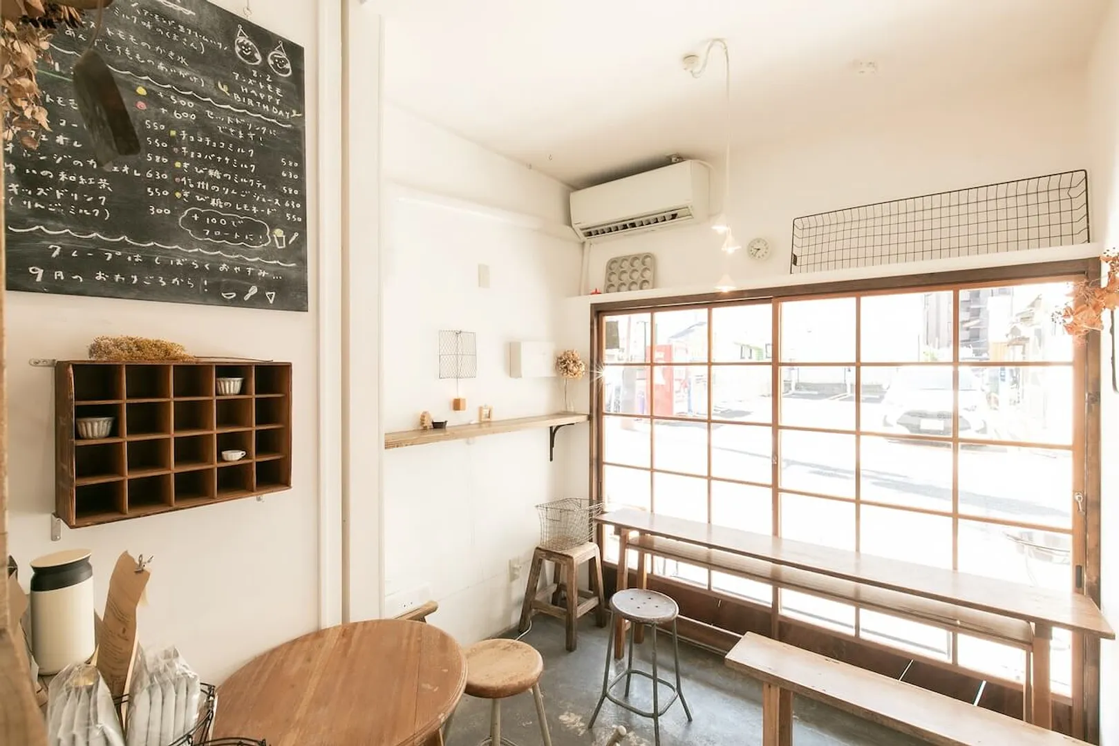 アンズトモモ 店内