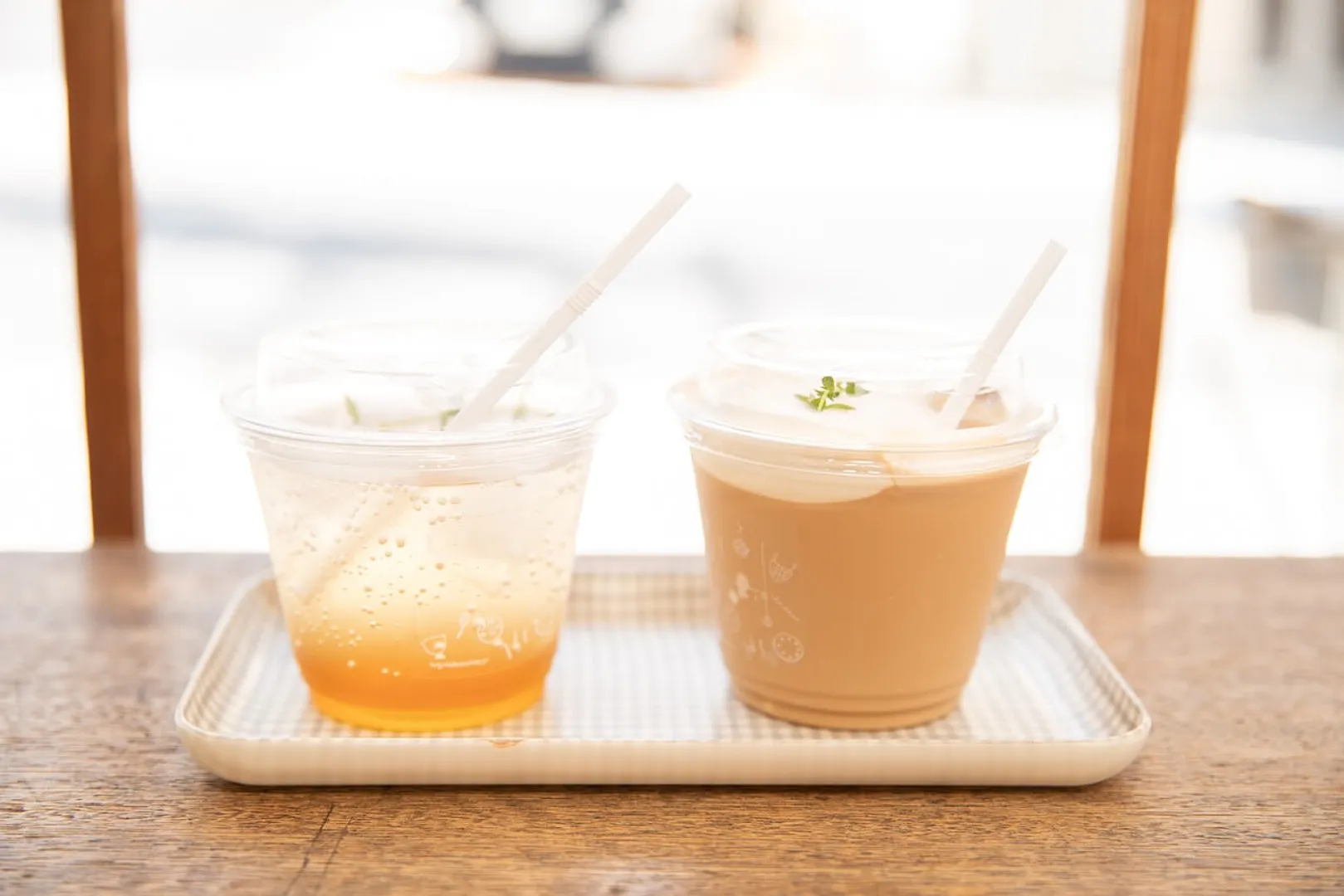 アンズトモモ 飲み物