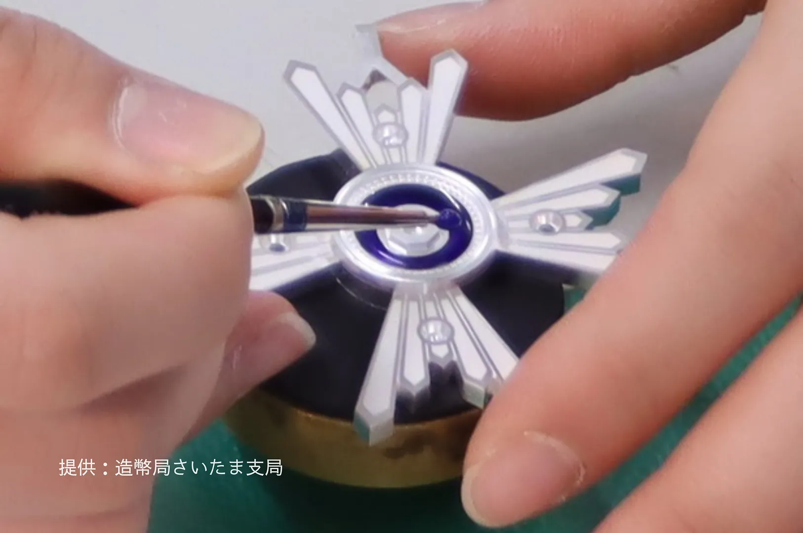 造幣さいたま博物館 勲章 七宝（手元）