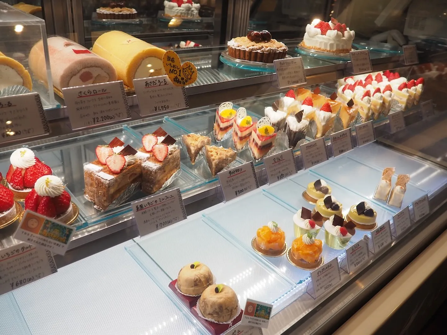 アプラノスのケーキショーケース