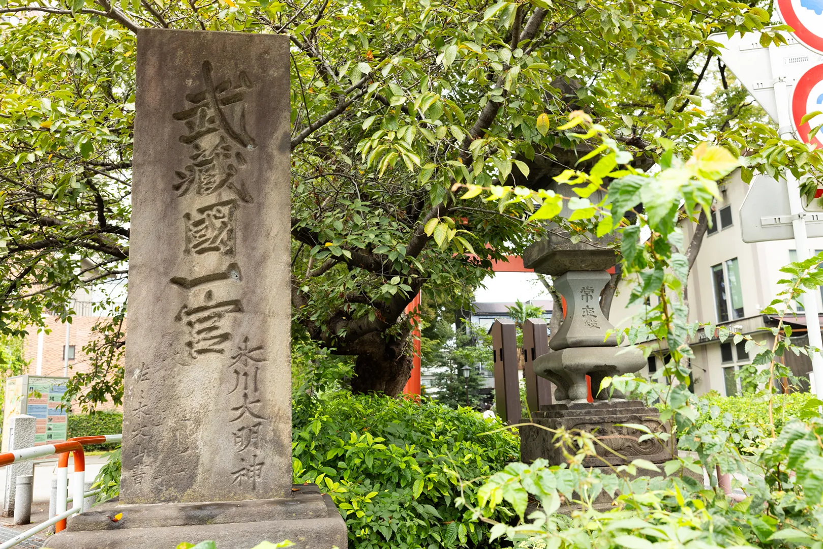 氷川参道入口の鳥居