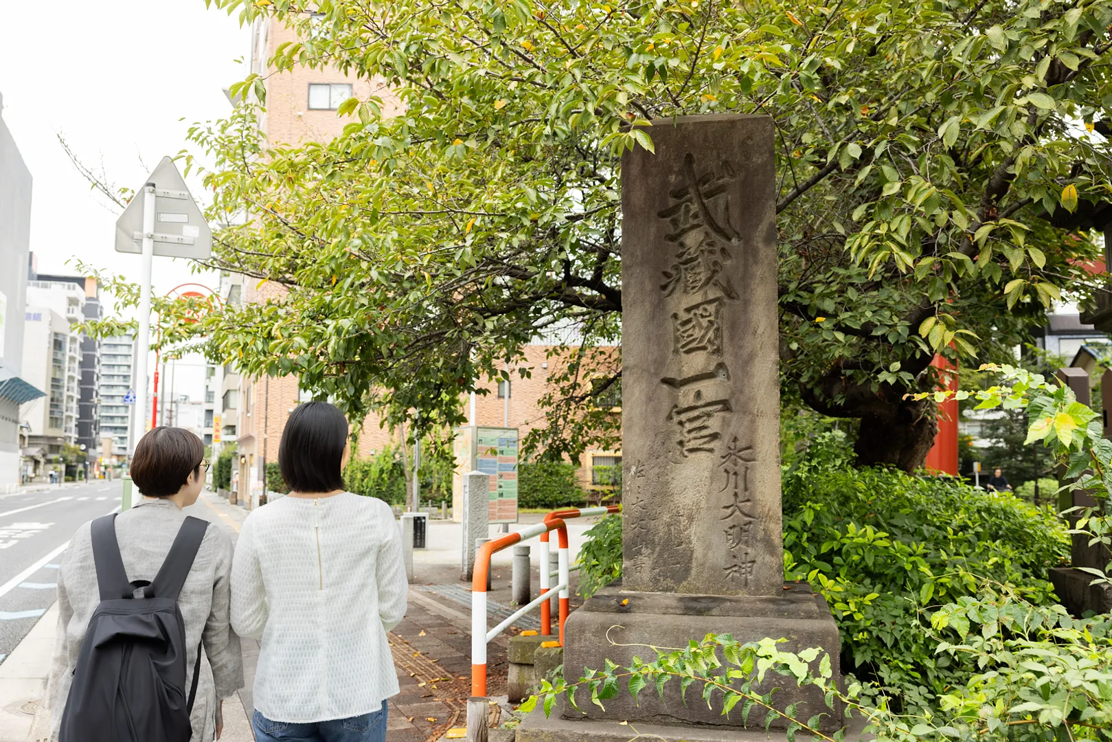 氷川参道入口の鳥居